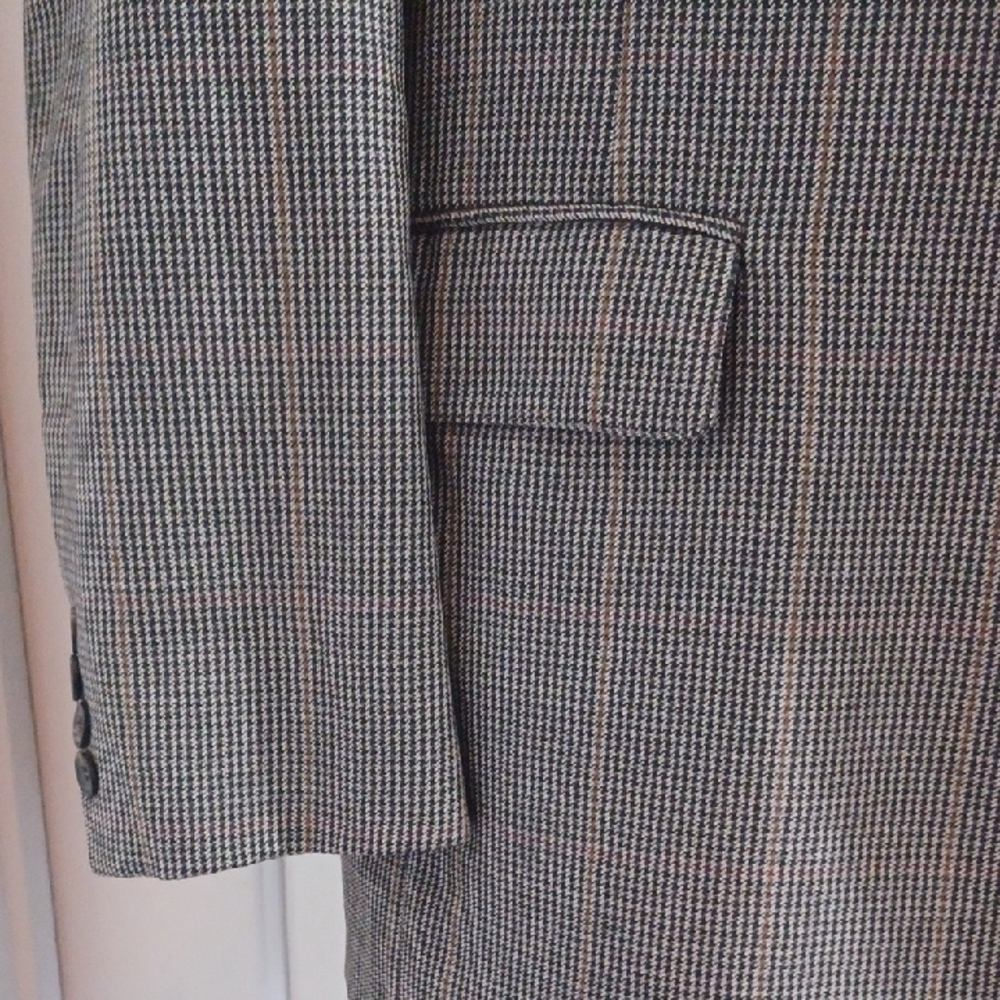 Classic Custom Men's Plaid Gray 3-Piece Suit, 42L / 36W x 32L - Picture 7 of 16